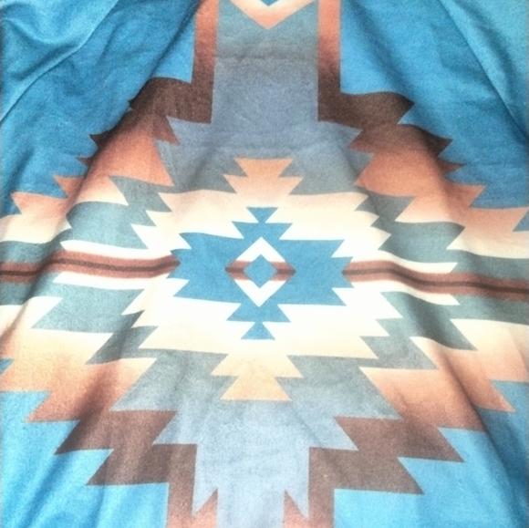 Native American Pancho with pockets beautiful bright colors cool buttons new - Picture 8 of 11